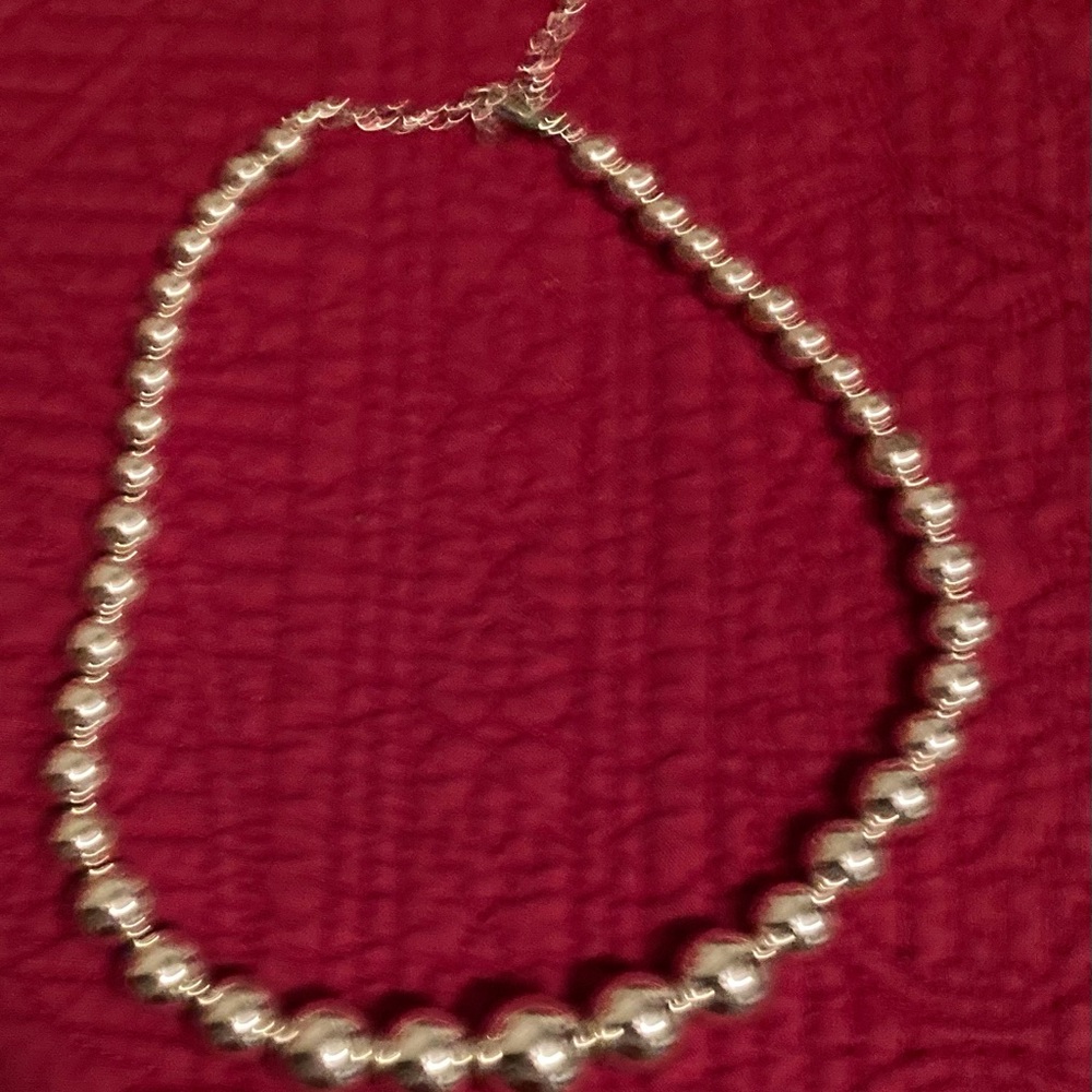 Silver bead nexklace